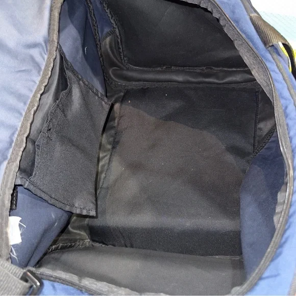 Nike Medium Size Navy Blue Black Duffel Bag with Logo - Picture 10 of 11